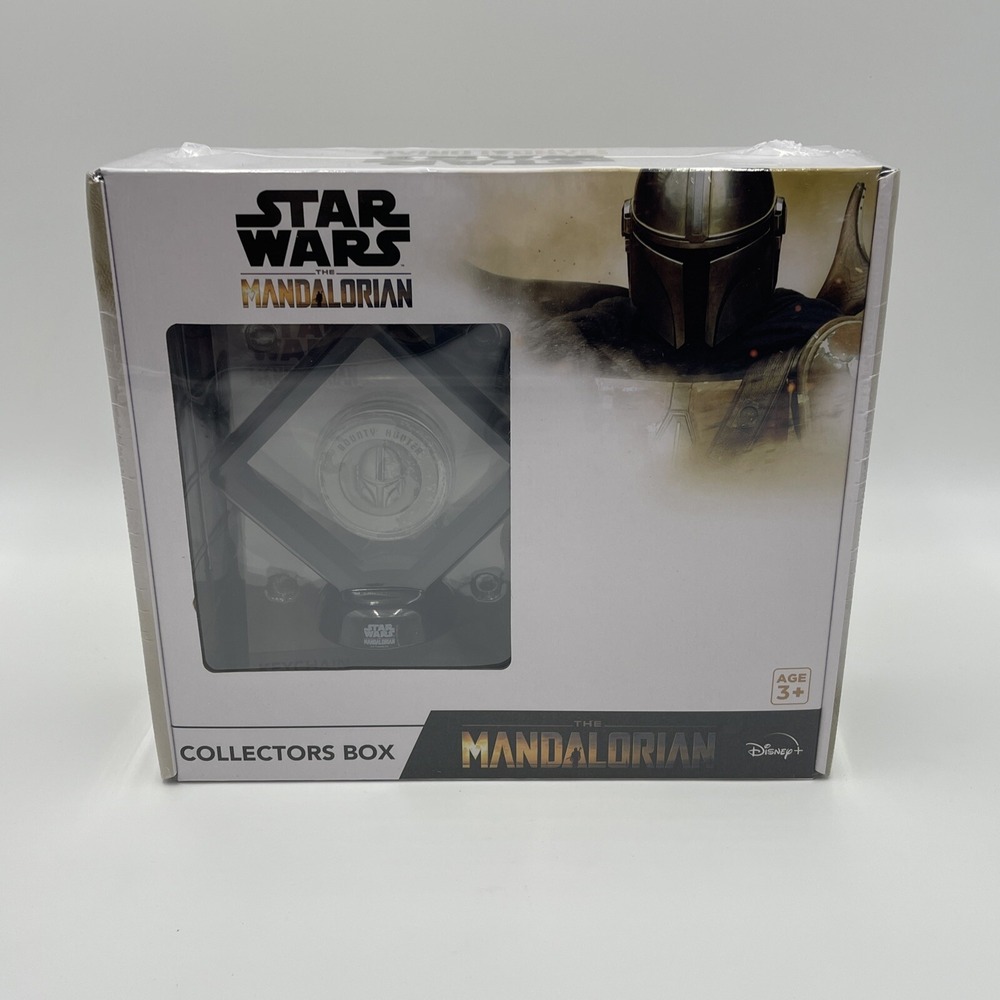 Star Wars‎ The Mandalorian Collectors Box - Beanie Socks Coin Decal Keychain